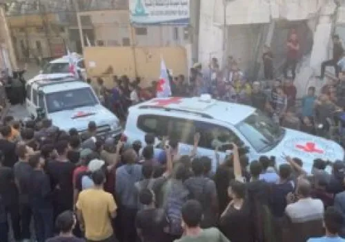 الصليب الأحمر ينقل 14 معتقلاً من غزة إلى مستشفى شهداء الأقصى بعد الإفراج عنهم