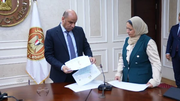 وزير العمل المصري يراجع عقود عمل للشباب استعدادًا لفرص جديدة في لبنان