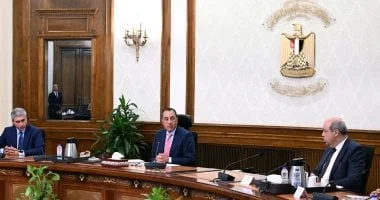رئيس الوزراء المصري يوجه جهود الحكومة لتسهيل دخول السائحين وتعزيز القطاع السياحي