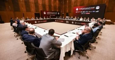 تنافس محموم في انتخابات رابطة الأندية المصرية: 12 نادياً تتوحد لدعم دياب والأهلي والزمالك يختاران مرشحيهما المستقلين