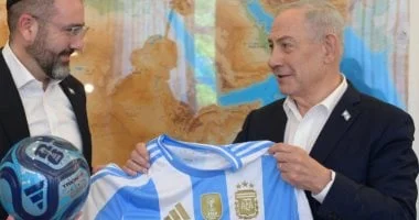 نتنياهو يرتدي قميص راقصي التانجو ويعلن دعم إسرائيل للأرجنتين في نهائي كأس العالم 2026