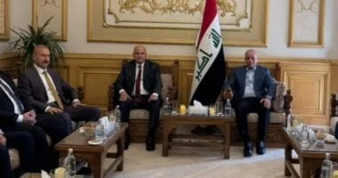 سفير العراق في القاهرة يلتقي وفدًا من وزارة الداخلية لتعزيز خدمات الجالية العراقية