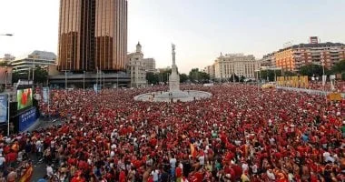 عشرات الآلاف من مشجعي إسبانيا يملأون الساحات دعماً لمنتخبهم في نهائي كأس العالم 2026