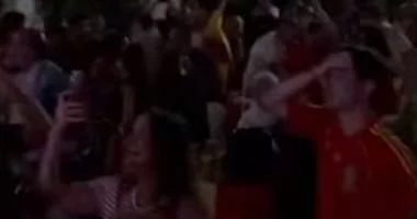 احتفالات حماسية في منزل السفير الإسباني بالقاهرة بمناسبة فوز منتخب بلاده بكأس العالم