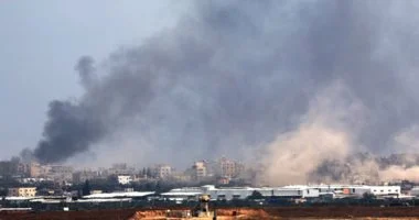 قصف مدفعي إسرائيلي يستهدف حي الزيتون في غزة ويوقع إصابات بين الفلسطينيين