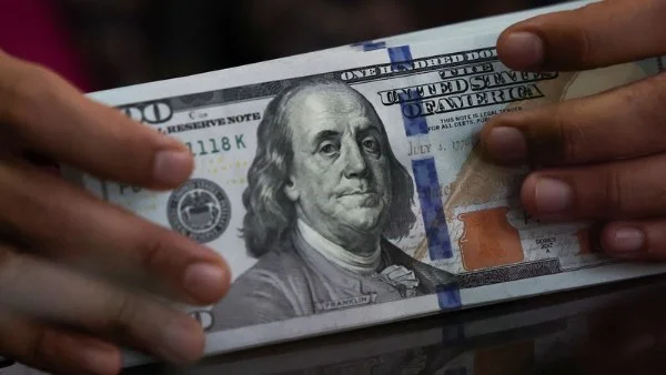 ارتفاع الدولار الأمريكي في ظل تصاعد التوترات الجيوسياسية وأسعار النفط