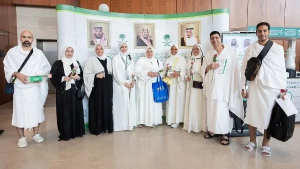 عودة الدفعة الأولى من ضيوف برنامج خادم الحرمين الشريفين للعمرة والزيارة إلى أوطانهم