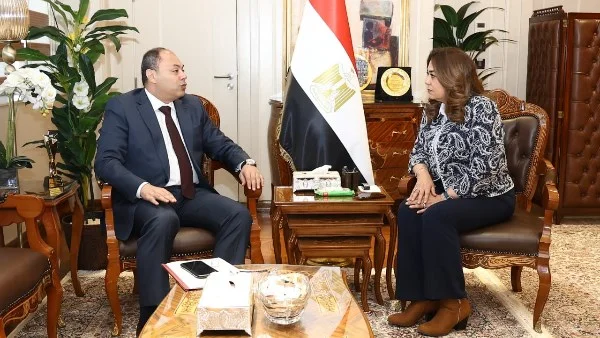 وزيرة التنمية المحلية والبيئة تستعرض مع رئيس هيئة تنمية الصعيد المشروعات التنموية لتعزيز التنمية المستدامة
