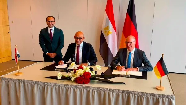 مصر وألمانيا تتعاونان لتطوير التعليم الفني: توقيع إعلان نوايا مشترك لتعزيز المدارس الفنية المصرية الألمانية
