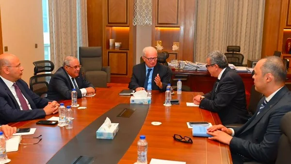 نائب رئيس الوزراء يبحث مع رئيس المركزي للمحاسبات سبل تعزيز الحوكمة وتطوير الشركات الحكومية