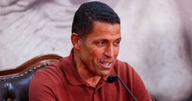 عموتة يفرض السرية ويمنع التصوير لتحقيق الانسجام في الأهلي خلال فترة الإعداد