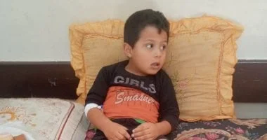 آدم عليان: طفل غزة الذي يتحدى آلامه في انتظار علاج قدمه وسط أزمة صحية خانقة