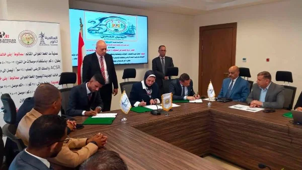 مصر تعزز شبكة الكهرباء بتوقيع عقد ربط محطة محولات بني خالد الجديدة