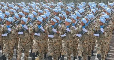 تصاعد التوتر في الخليج: الجيش الإيراني يستهدف معدات أمريكية في الكويت وسط تحذيرات أمنية