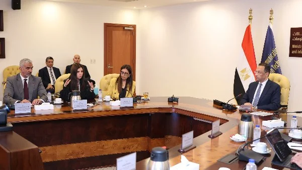 اجتماع استراتيجي في القاهرة: وزير الاتصالات يناقش مستقبل التحول الرقمي مع غرفة التجارة الأمريكية