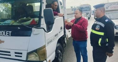 حملات مرورية مكثفة في القاهرة والجيزة لتعزيز السلامة وتنظيم حركة السير