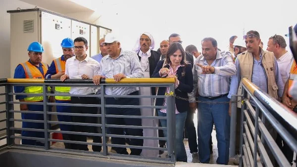 جولة تفقدية لوزيرة الإسكان ومحافظ مطروح لمتابعة رافع مياه الشرب في منطقة 'ابني بيتك