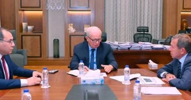 نائب رئيس الوزراء يستعرض تقدم مشروع تطوير صناعة الغزل والنسيج ويؤكد على أهمية التنسيق لتحقيق الأهداف