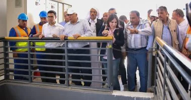 جولة تفقدية لوزيرة الإسكان ومحافظ مطروح لمتابعة رافع مياه الشرب في منطقة 'ابني بيتك