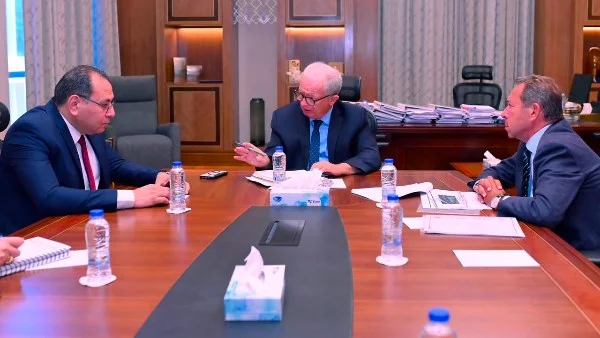 الحكومة المصرية تعزز تنافسية صناعة الغزل والنسيج من خلال مشروع قومي لتطوير القطن