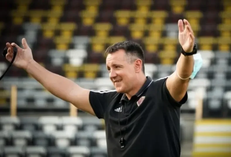 الزمالك يتعاقد مع المدرب فوك رازوفيتش براتب سنوي 800 ألف دولار: تفاصيل وصوله ومهامه الجديدة