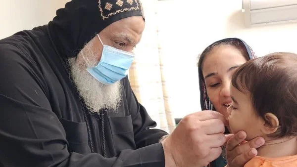أسقف حلوان والمعصرة يعزز الأمل بزيارة إنسانية للأطفال المرضى في مستشفى 57357