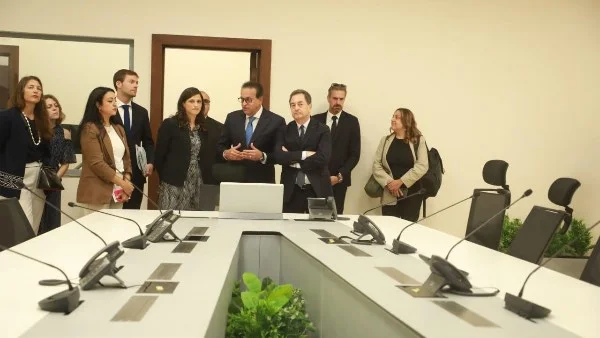 تعزيز الشراكة الصحية بين مصر وفرنسا: عبد الغفار يلتقي وزيرة الشؤون الفرنكوفونية لبحث التعاون المشترك