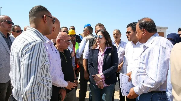 وزيرة الإسكان تتابع تقدم أعمال محطة معالجة الصرف الصحي في مرسى مطروح