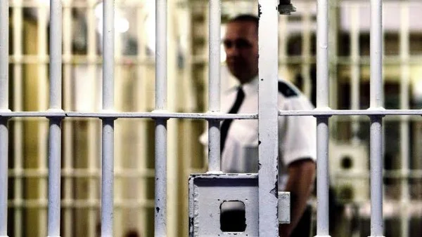 موجة حر قياسية تضرب فرنسا وتفاقم الأوضاع في أكبر سجن أوروبي