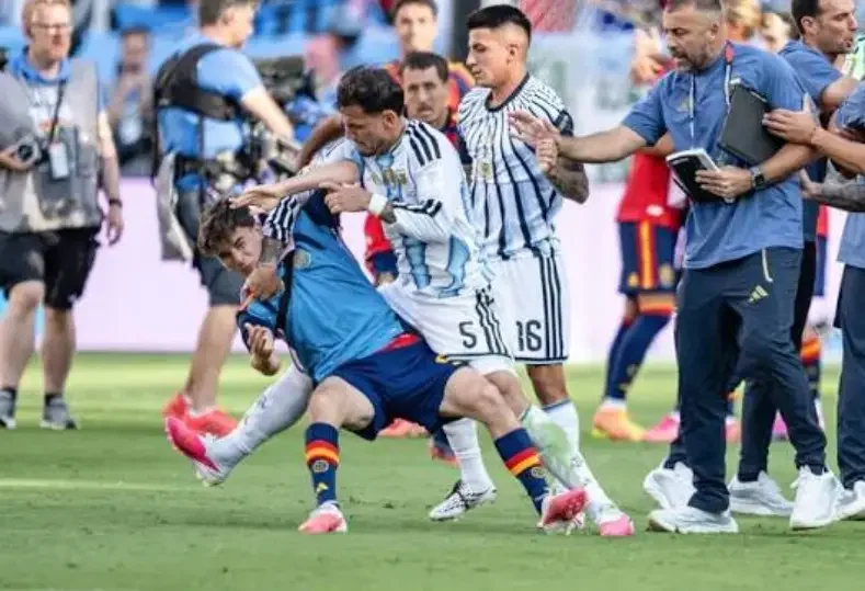 جافي: الاشتباكات في الملاعب جزء من كرة القدم ولا داعي لمعاقبة الأرجنتينيين