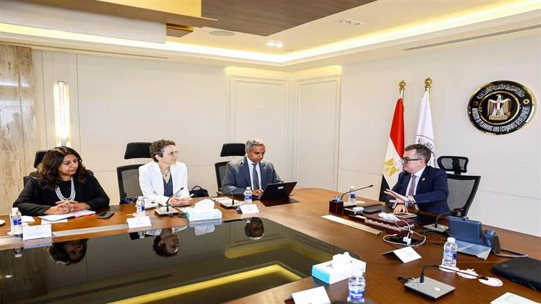 وزير التخطيط يبحث مع البنك الدولي استراتيجيات جديدة لضمان تمويل مشروعات البنية التحتية في مصر
