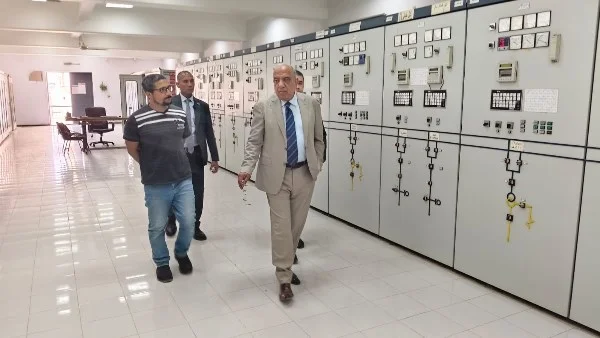 وزير الكهرباء يتفقد استقرار الشبكة القومية خلال زيارة مفاجئة في شرق القاهرة