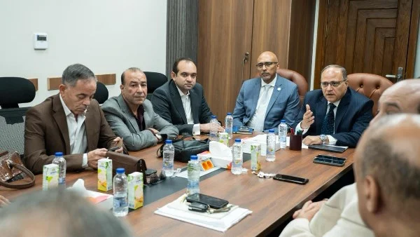 رئيس هيئة الدواء المصرية يناقش مع نقابات الصيادلة استراتيجيات تعزيز استقرار سوق الأدوية وتطوير التعاون