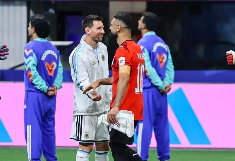 محمد صلاح يصل أثينا في ختام عطلته الصيفية وسط أنباء عن انتقاله المحتمل إلى بشكتاش