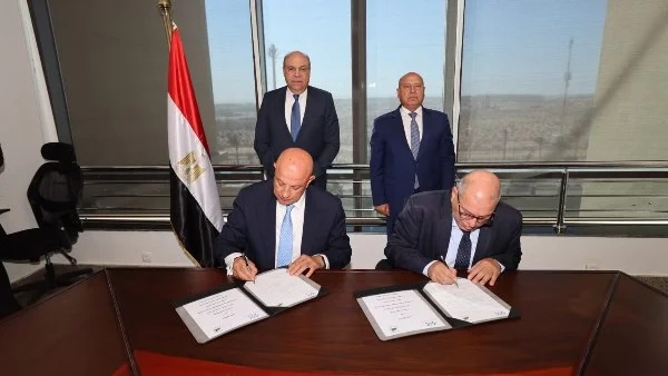 توقيع بروتوكول لتطوير كفاءة وصيانة الممرات والطرق الداخلية بالمطارات المصرية