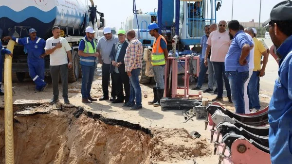 رئيس القابضة للمياه يقوم بجولة تفقدية لمشروعات مياه الشرب في مطروح استعدادًا لموسم الصيف