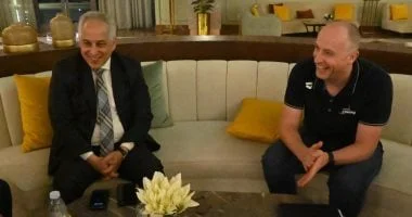 حسام مصطفى يتباحث مع رئيس السباحة البارالمبية الدولية لتعزيز رياضة السباحة في مصر