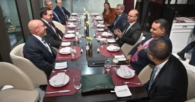 وزير الاستثمار المصري يبحث مع مساعد وزير التجارة الأمريكي سبل تعزيز التعاون الاقتصادي