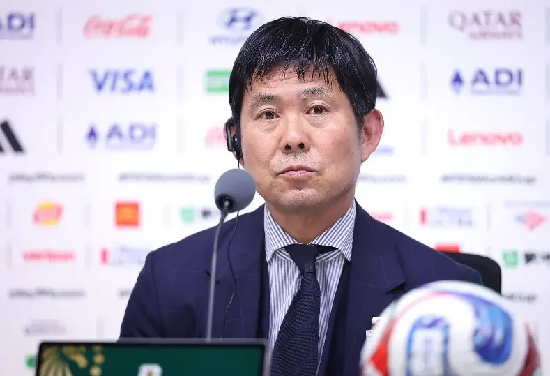 الاتحاد الياباني يعلن استمرار هاجيمي مورياسو كمدير فني حتى كأس آسيا 2028 ويحدد خطة انتقال القيادة للمدرب جو أويوا