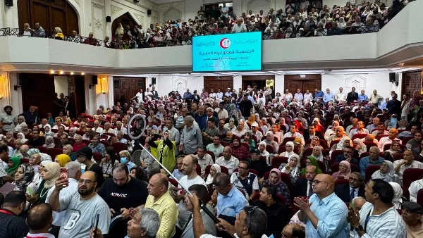 جدل واسع بعد وصف طبيب بيطري لنفسه وزملائه بـ'دكاترة بهايم' خلال عمومية اتحاد المهن الطبية