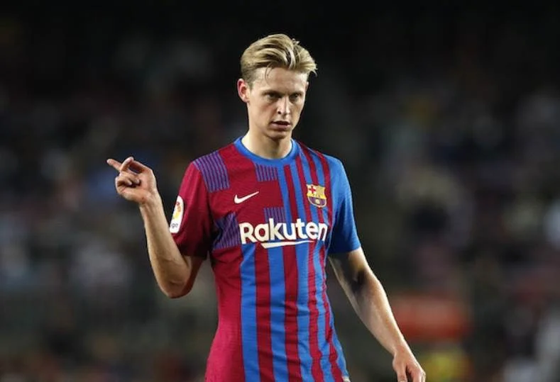 برشلونة متمسك بخططه في سوق الانتقالات رغم إصابة دي يونج في كأس العالم 2026