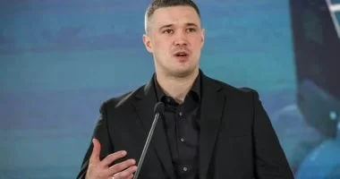 إيطاليا تعرض منصباً استشارياً على وزير الدفاع الأوكراني المقال لتعزيز التعاون العسكري بين البلدين