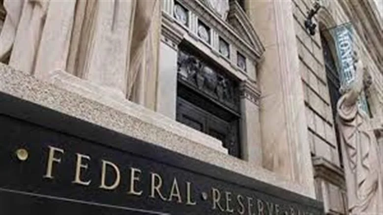ارتفاع مفاجئ في توقعات رفع أسعار الفائدة الأمريكية قبيل اجتماع الفيدرالي: هل تؤثر أسعار النفط والتوترات الجيوسياسية؟