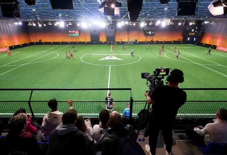 صلاح ريكو يسلط الضوء على أسرار بطولة Kings League: تنظيم عالمي وقوانين مبتكرة تثير الحماس