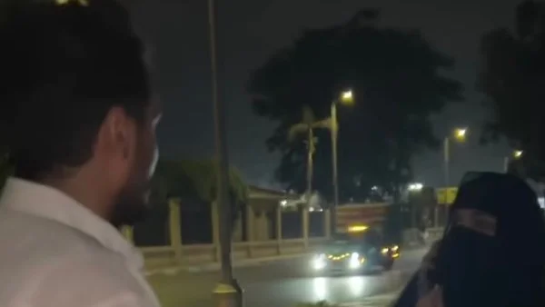 مشادة في الشارع تكشف خيانة زوجية وتثير جدلاً واسعاً: سيدة تطالب بتدخل الأمن