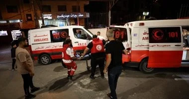 استشهاد مدنيين جراء قصف إسرائيلي على مركبة جنوب دير البلح في غزة
