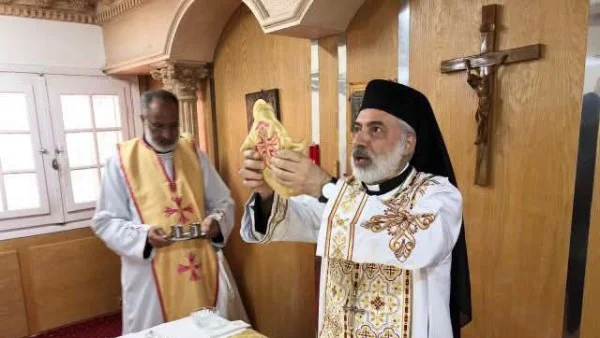 الأنبا باسيليوس يقود قداس عيد القديسين يواقيم وحنة في دير المنيا الجديدة بحضور مميز