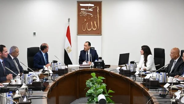 مدبولي يتابع استراتيجيات تشغيل وصيانة محطات معالجة الصرف الصحي لتعزيز البنية التحتية في مصر