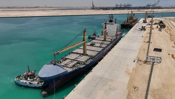 ميناء السخنة يبدأ التشغيل الفعلي باستقبال أولى سفن "ترانس كارجو" في خطوة لتعزيز مكانته كمركز لوجستي إقليمي