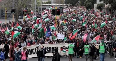 دعوى قضائية في أستراليا تتحدى حظر شعار "من النهر إلى البحر" وسط جدل حول حرية التعبير